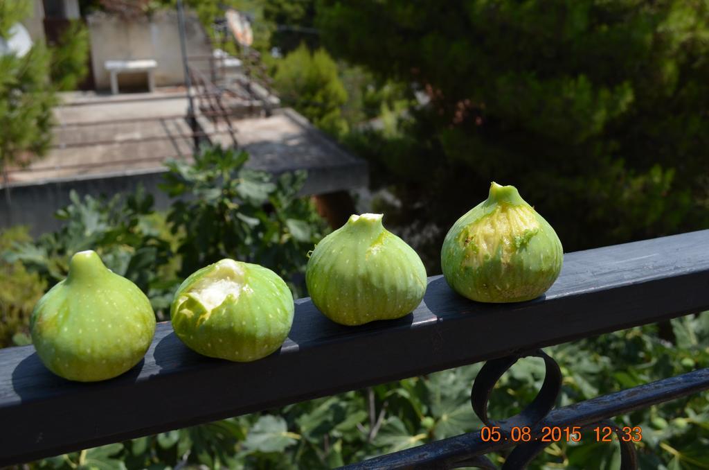 Apartments Zoumperi Nea Makri Exterior photo